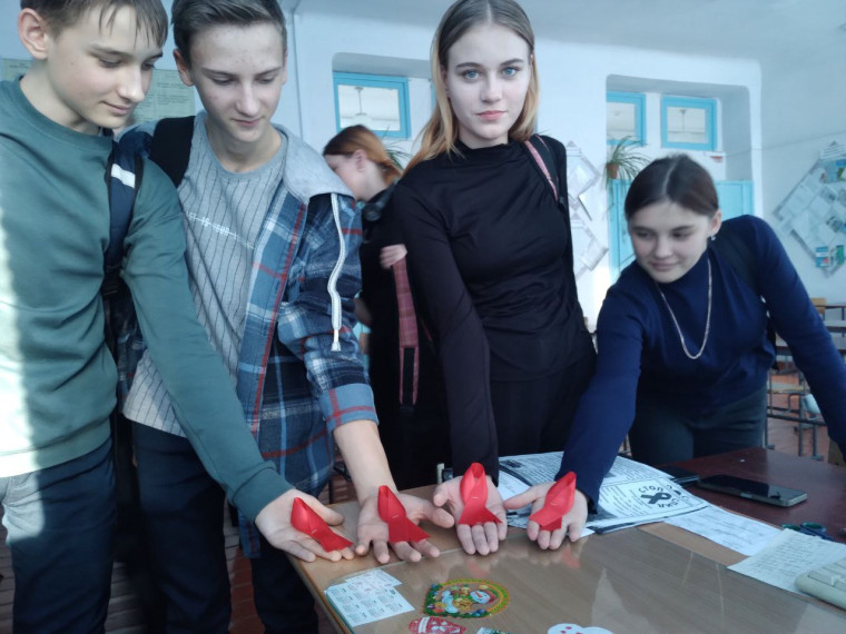 1 декабря-Всемирный день борьбы со СПИДом.