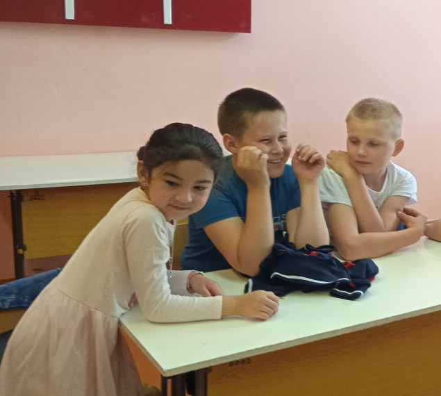 Один день детской оздоровительной площадки Назаровского филиала МКОУ «Полуямская СОШ».